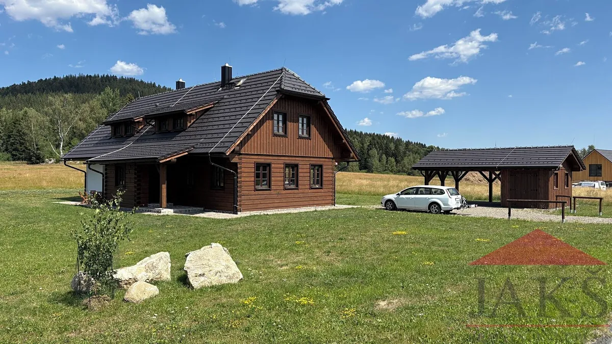 Prodej rodinného domu 239 m², pozemek 2125 m²